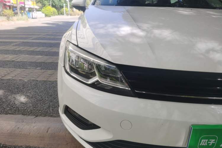 Used Volkswagen Lamando 2015 230TSI DSG Fashion Edition Right Front Headlight