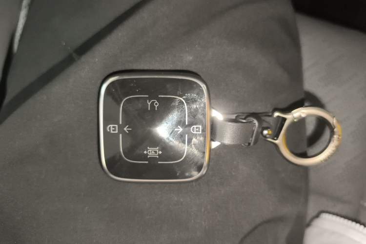 Used Zeekr 7X 2025 75 kWh Rear-Wheel Drive Intelligent Driving Version Vehicle Key