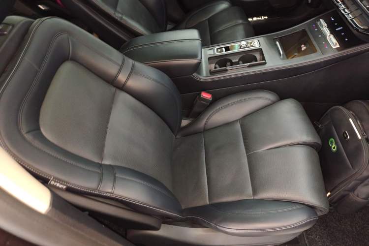 Used Lincoln Corsair 2023 2.0T All-Wheel-Drive Prestige Version Right Front Seat