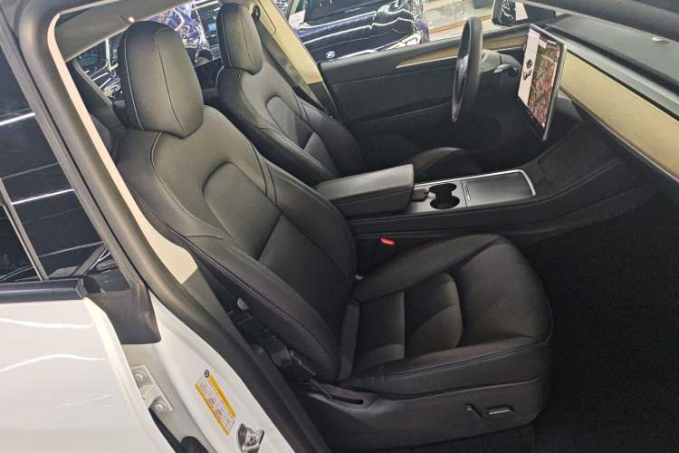 Used Tesla Model Y 2021 Standard Range Rear-Wheel Drive Version Right Front Seat