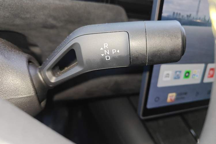 Used Lynk & Co 10 EM-P 2025 Model 240 All-Wheel Drive Ultra—Sport Edition Gear Lever