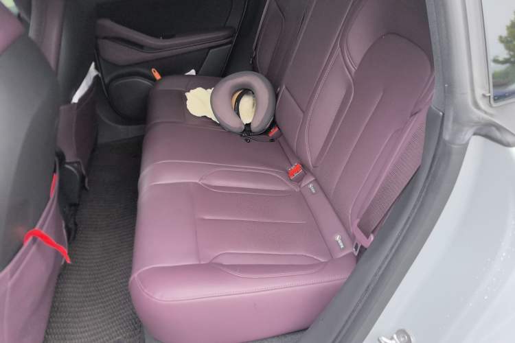 Used Nio ET5 2022 75 kWh Left Rear Seat