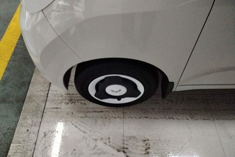 Used Wuling Hongguang MINIEV 2024 3rd Generation 215km Youth Edition Left Front Wheel Hub