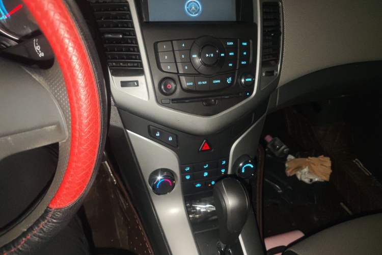 Used Chevrolet Cruze 2013 1.8L SE AT Audio And AC Panel