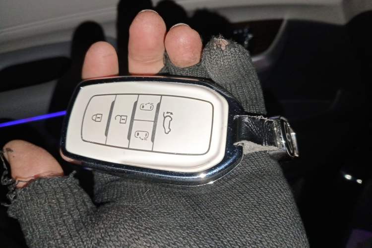 Used Toyota Granvia 2023 2.5L Hybrid Prestige PLUS Edition Vehicle Key