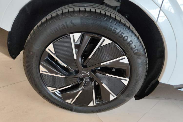 Used Avatr 07 2024 Pro+ All-Electric Version Right Rear Wheel Hub