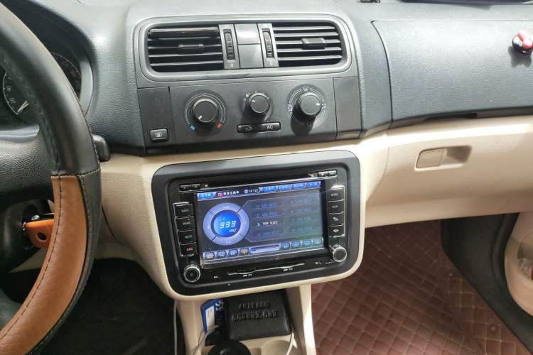 Used Skoda Fabia 2011 1.4L Manual Crystal Edition
