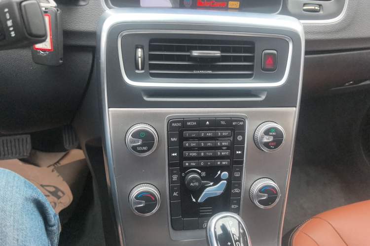 Used Volvo S60 2018 S60L T3 Smart Progress Edition Audio And AC Panel