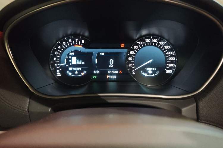 Used Lincoln MKX 2017 2.0T Two-Wheel Drive Deluxe Edition Odometer Close Up