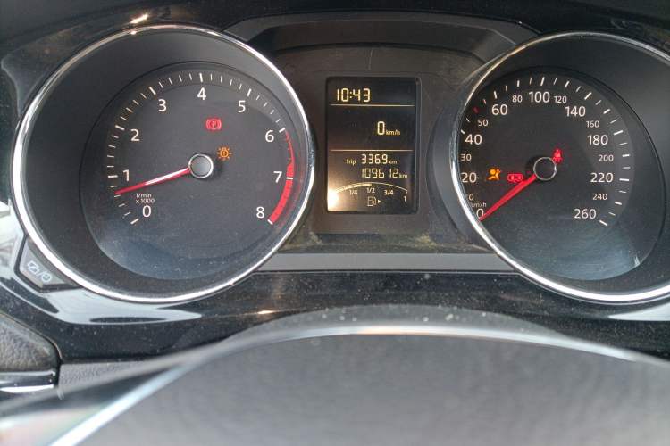 Used Volkswagen Sagitar 2015 1.6L Manual Comfort Model Odometer Close Up