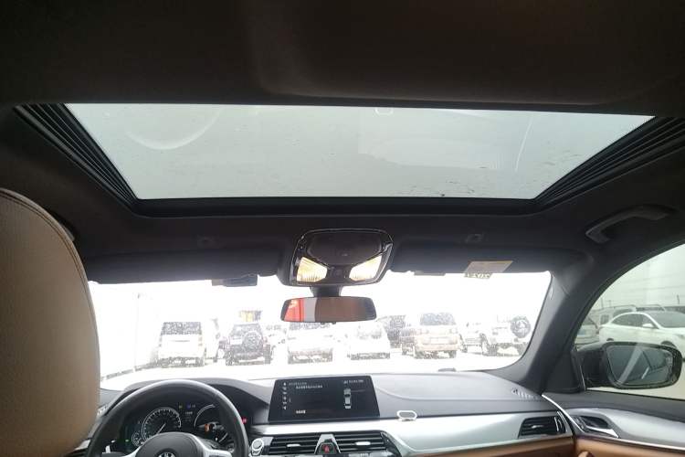 Used BMW 5 Series (Import) 2018 525i M Sport Package
