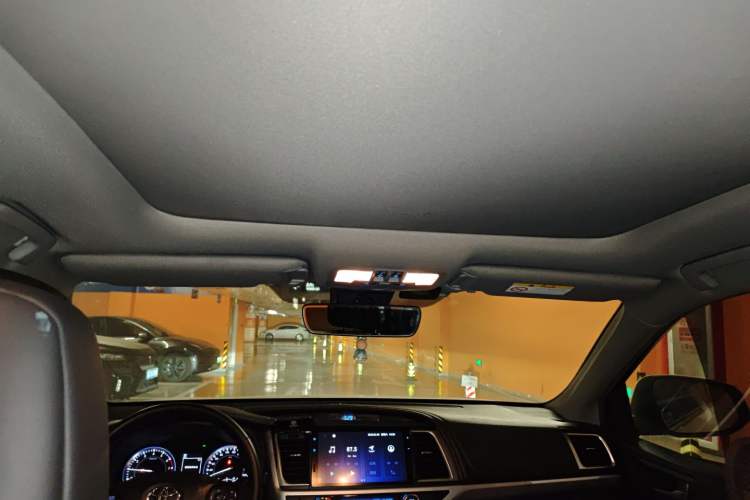 Used Toyota Highlander 2018 2.0T Four-Wheel Drive Supreme Edition 7-Seater China VI Headliner