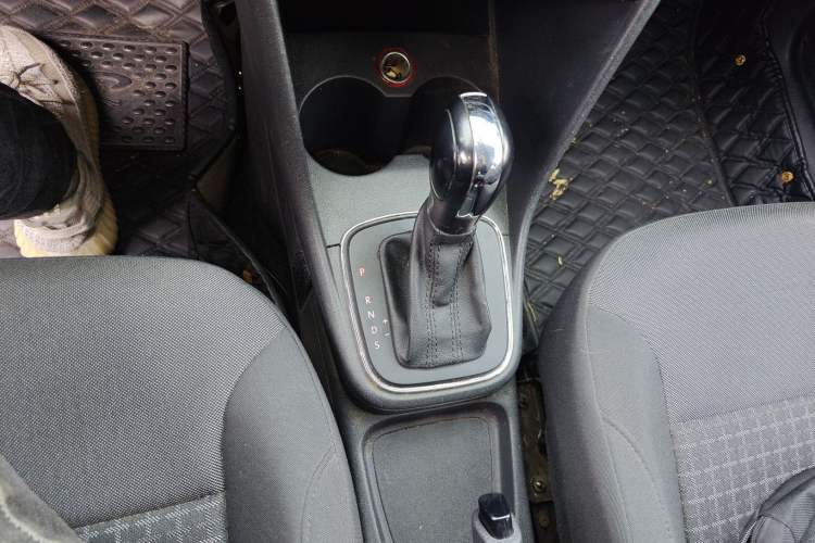 Used Volkswagen Polo 2014 1.4L Automatic Comfort Edition Gear Lever