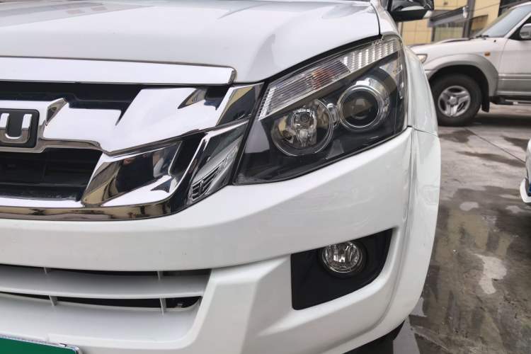 Used Isuzu D-MAX 2015 2.5T 4x4 Manual Base Version 4JK1