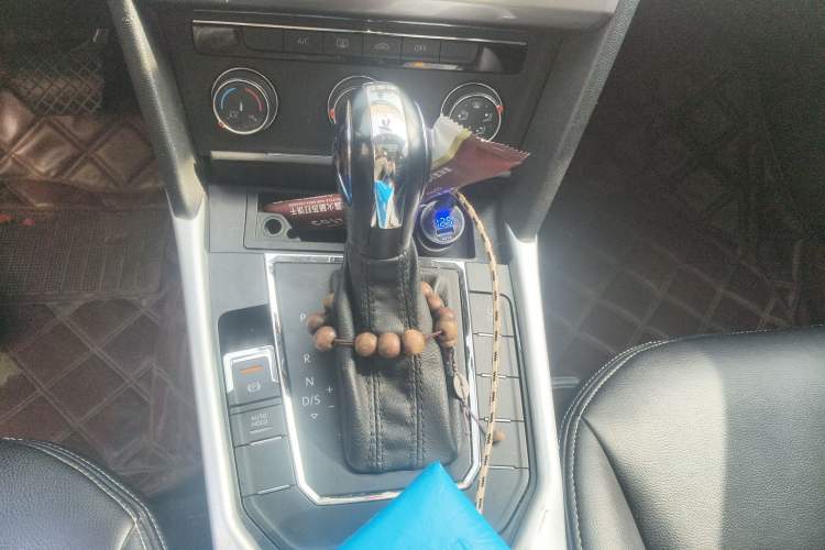 Used Volkswagen Lamando 2015 230TSI DSG Fashion Edition Gear Lever