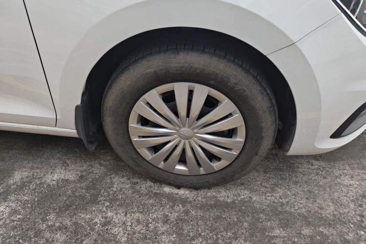 Used Volkswagen Santana 2021 1.5L Automatic Fashion Edition Right Front Wheel Hub