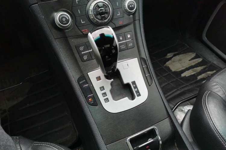 Used Luxgen Great 7 SUV 2013 Limited-Edition Sharp Model 2.2T Two-Wheel-Drive Smart Version Gear Lever