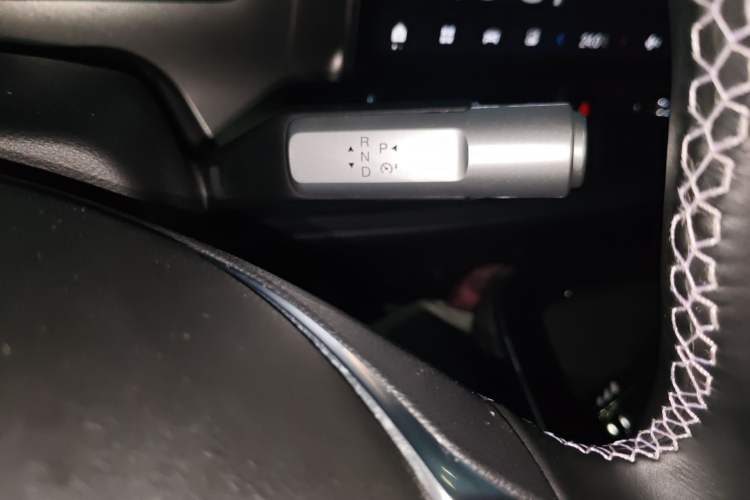 Used AION V 2023 Plus 70 Smart Tech Edition Lithium Iron Phosphate Gear Lever