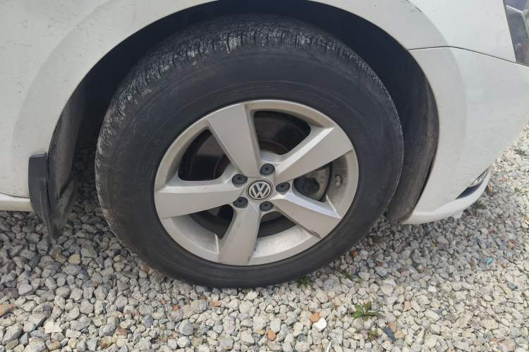 Used Volkswagen Lavida 2015 1.6L Manual Fashion Edition Right Front Wheel Hub