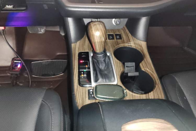 Used Toyota Highlander 2015 2.0T Four-Wheel Drive Luxury Edition 7-Seater Gear Lever