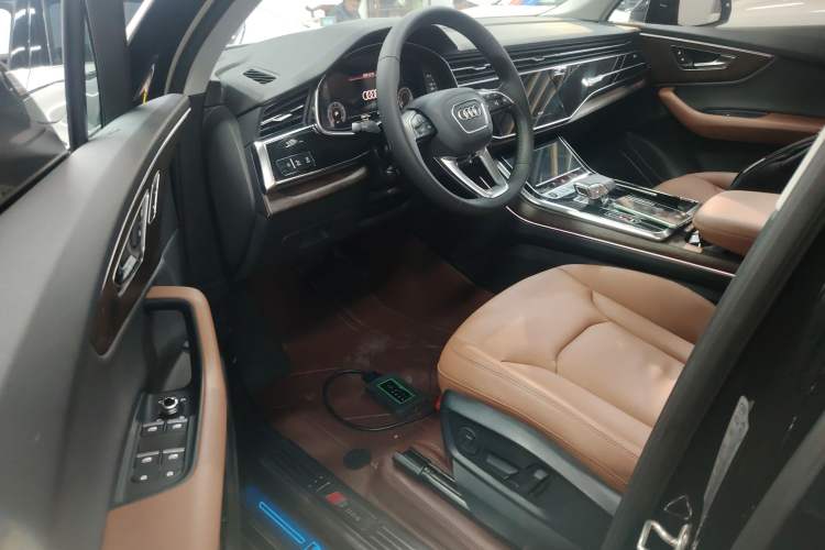 Used Audi Q7 2021 45 TFSI quattro S line Sport model
