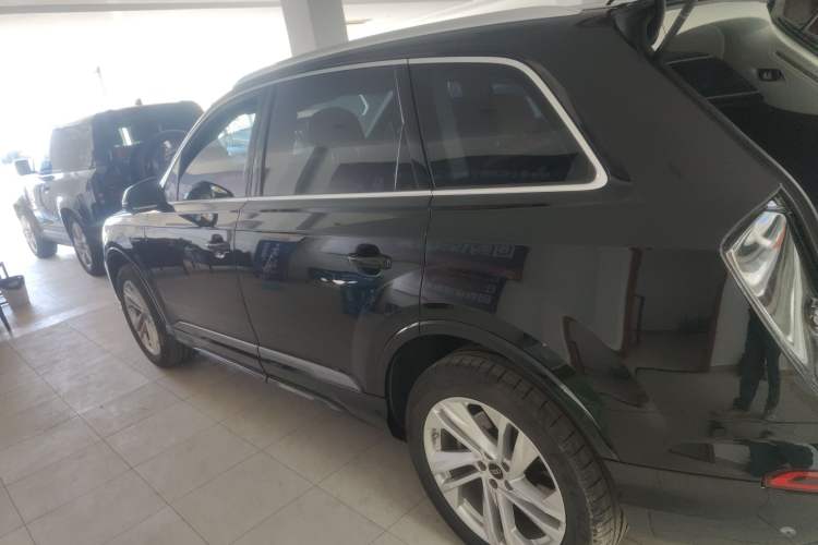 Used Audi Q7 2023 45 TFSI quattro S line Sport model
