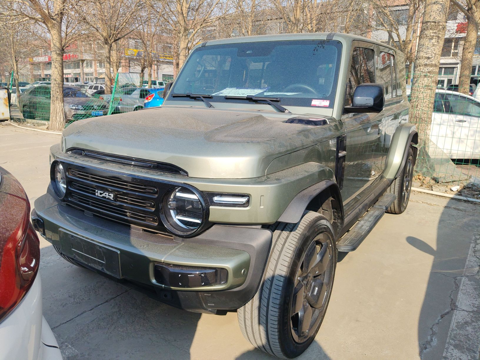 تحت مقدمة السيارة