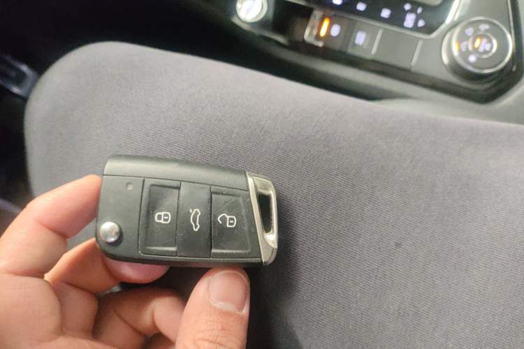 Used Volkswagen Tiguan L 2021 380TSI Automatic All-Wheel Drive R-Line Comfort Plus 7-Seater Vehicle Key