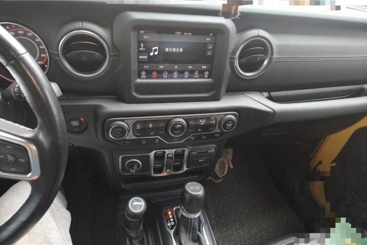 Used Jeep Wrangler 2019 2.0T Sahara Four-Door Version China VI Emission Standard
