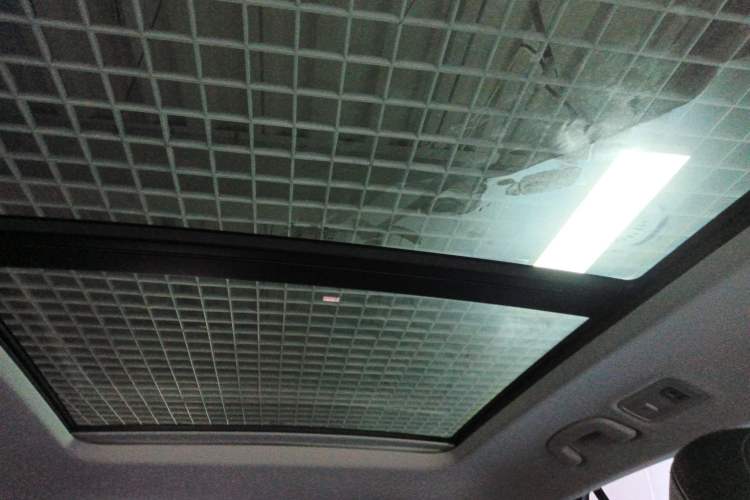 Used Volkswagen Tayron 2022 330TSI Two-Wheel Drive Luxury Smart Connectivity Version Headliner