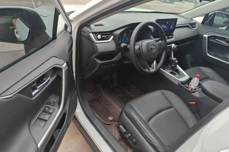 Used Toyota RAV4 2023 Dual-Engine 2.5L E-CVT Two-Wheel Drive Elite Plus Edition
