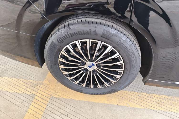 Used Denza D9 2022 DM-i 970 Four-Wheel Drive Prestige Model
