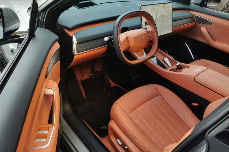 Used ONVO L60 2024 60 kWh All-Wheel Drive