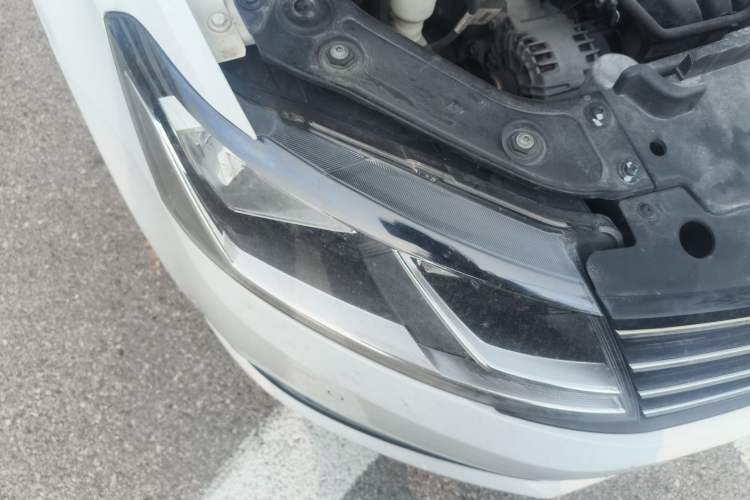 Used Volkswagen Lavida 2015 1.6L Automatic Comfort Edition Right Front Headlight