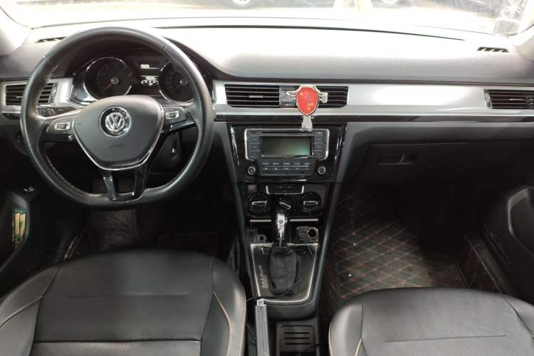 Used Volkswagen Bora 2018 1.5L Automatic Comfort Model Center Console