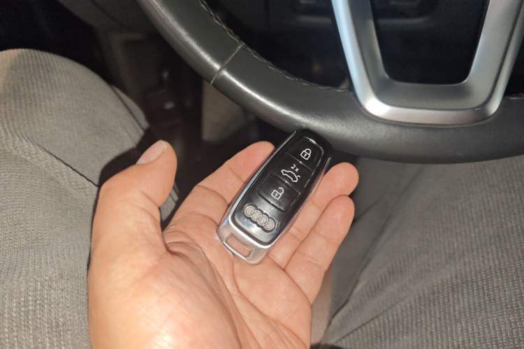 Used Audi Q7 2021 55 TFSI quattro S line Sport model Vehicle Key