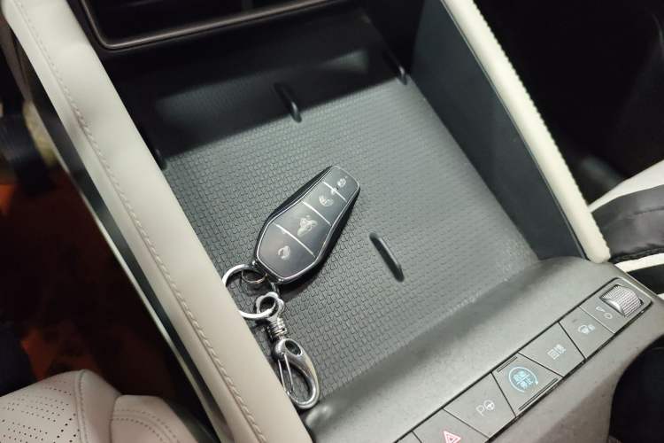 Used BYD Yuan UP 2025 Intelligent Driving Version 401 KM Dynamic Edition Interior 1