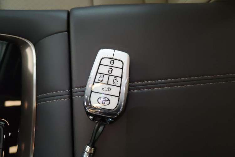 Used Toyota Alphard 2024 Dual-Engine 2.5L Deluxe Edition
