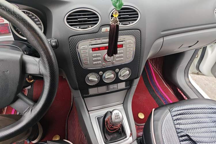 Used Ford Focus 2013 Hatchback Classic 1.8L Manual Base Model Audio And AC Panel