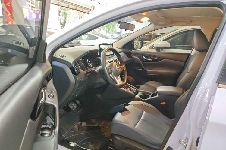 Used Nissan Qashqai 2025 Honor 2.0L CVT XV+ Leading Edition
