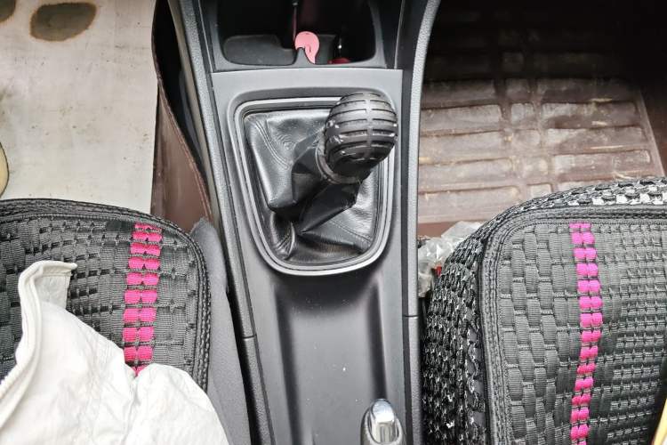 Used Suzuki Alivio 2015 1.6L Manual Comfort Model Gear Lever