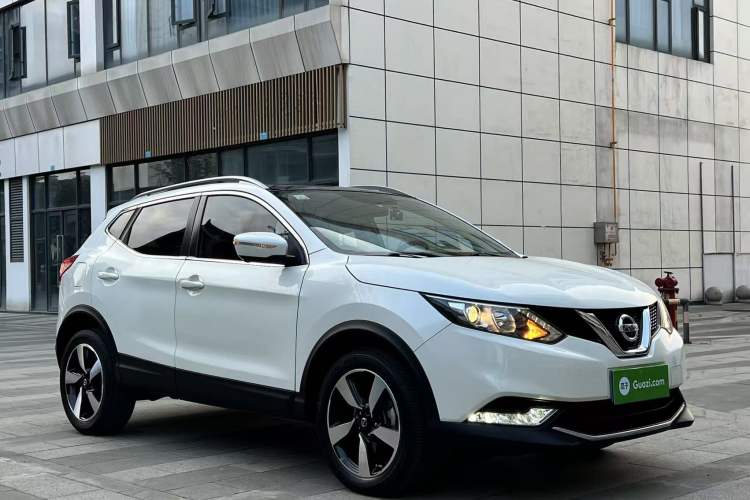 Used Nissan Qashqai 2016 2.0L CVT Luxury Edition Front Right 45 Deg