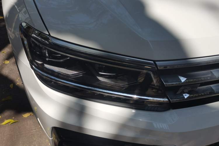 Used Volkswagen Tiguan L 2019 Restyled 330TSI Automatic Two-Wheel Drive R-Line Flagship Version China VI Standard
