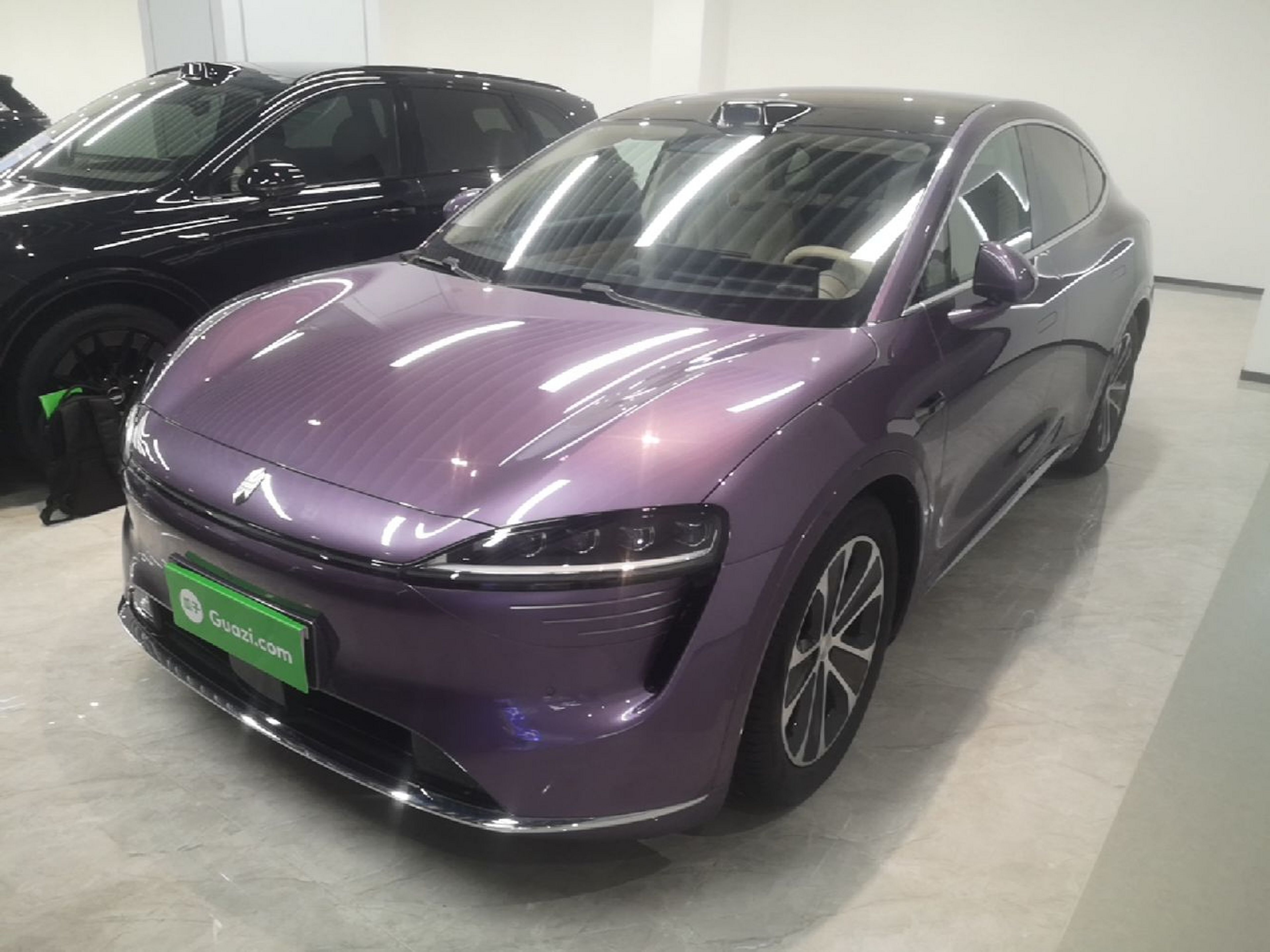 Unter der Vorderseite des Autos