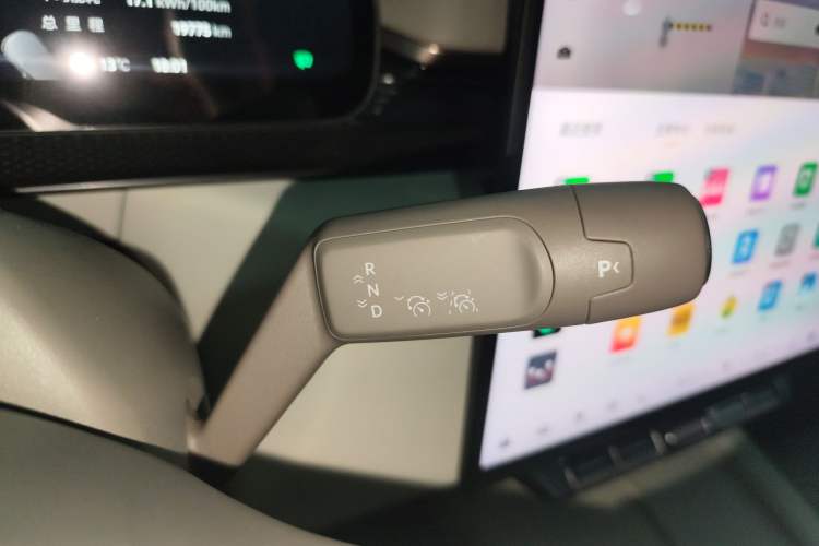 Used Zeekr 7X 2025 100 kWh Long-Range Rear-Wheel Drive with Intelligent Driving Features
