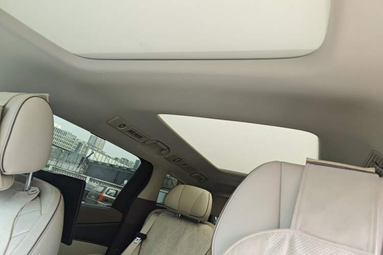 Used Denza D9 2022 DM-i 970 Four-Wheel Drive Prestige Model Headliner