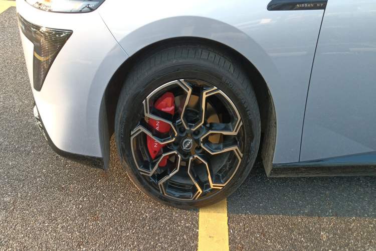 Used Nissan N7 2025 625 Pro Left Front Wheel Hub