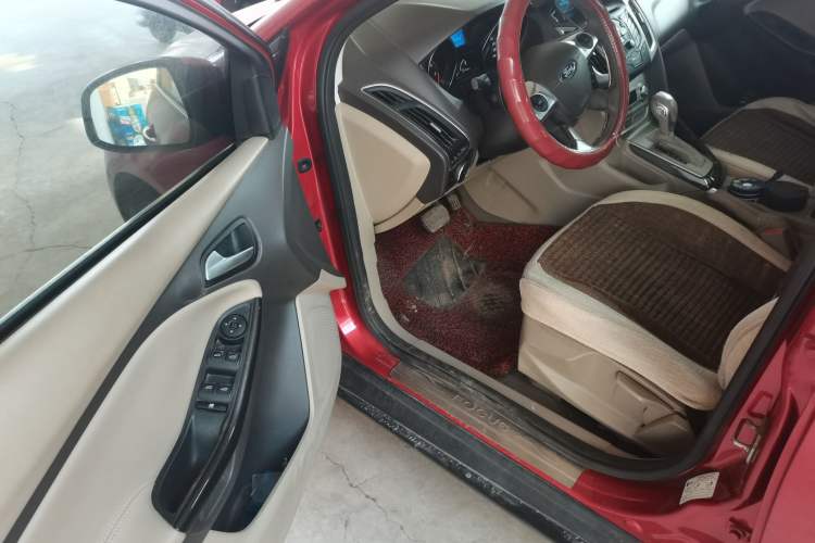 Used Ford Focus 2012 Hatchback 1.6L Automatic Fashion Edition