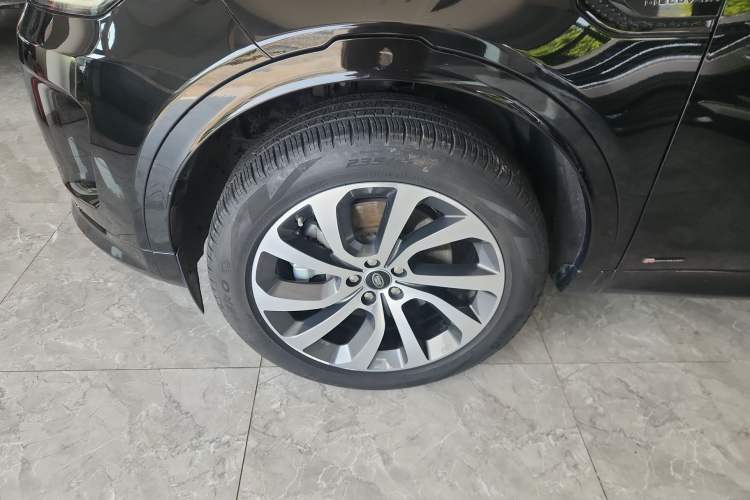 Used Land Rover Discovery Sport 2020 249 PS R-Dynamic Performance Edition Left Front Wheel Hub