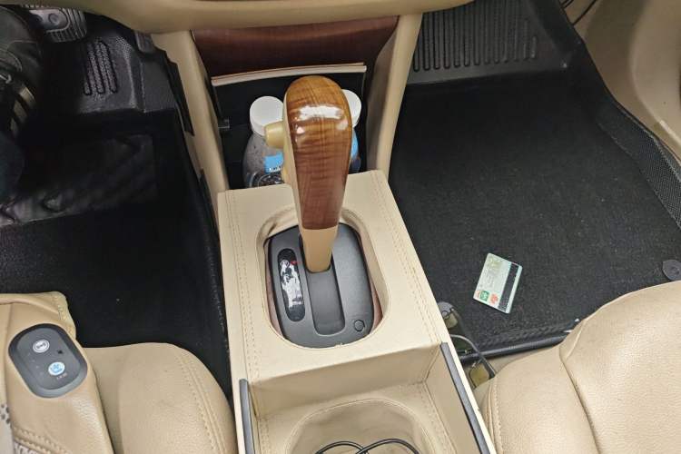 Used Nissan Sylphy 2016 Classic 1.6XE Automatic Comfort Edition Gear Lever